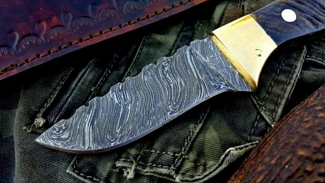 Custom Handmade Twist Damascus Steel Skinner Knife