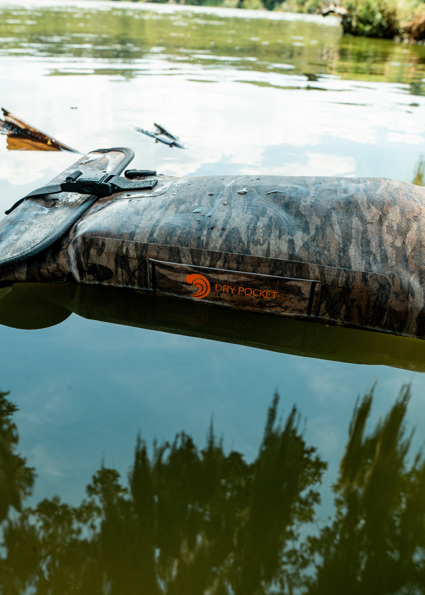 Mossy Oak - Auto-Sealing, Waterproof, Floating, Scent Proof Shotgun Bag