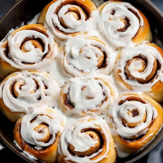 Campfire Cinnamon Rolls: The Laziest Great Morning at Camp 🌀🔥