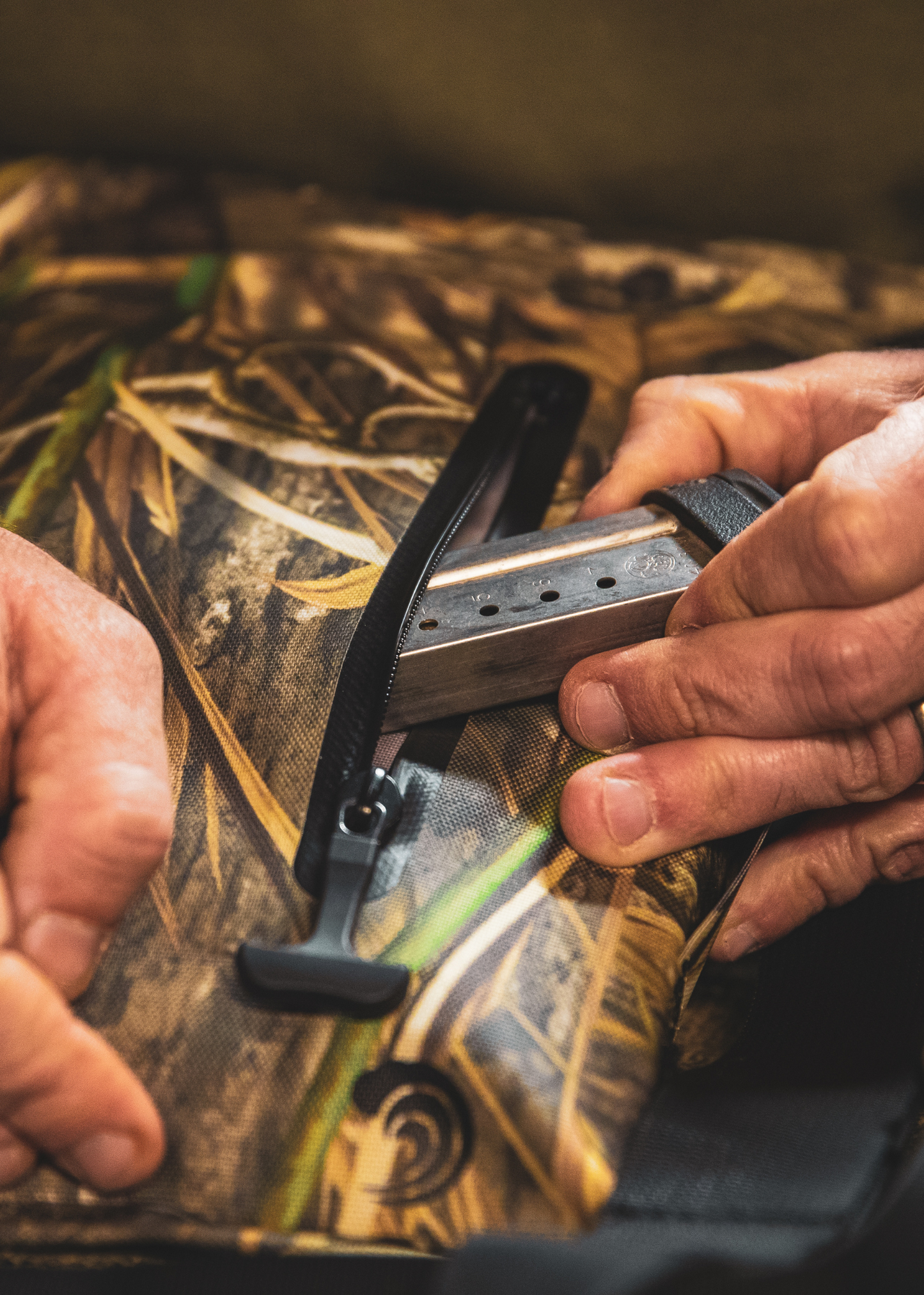 Mossy Oak - Auto-Sealing, Waterproof, Floating, Scent Proof Universal Pistol / Utility Dry Bag